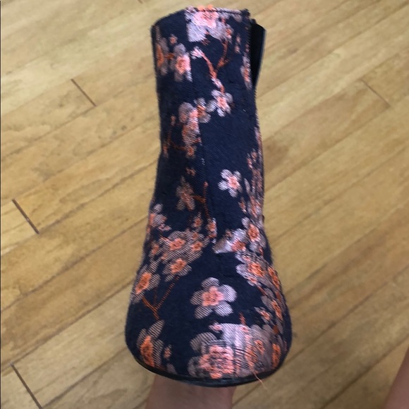 Floral booties - Picture 3 of 8